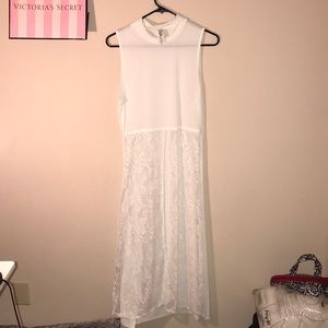 Sleeveless long white blouse.